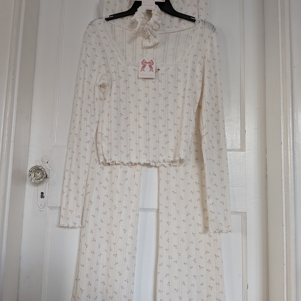 Pink Rose Floral Two-Piece Set with Scrunchie NWT - Picture 11 of 11